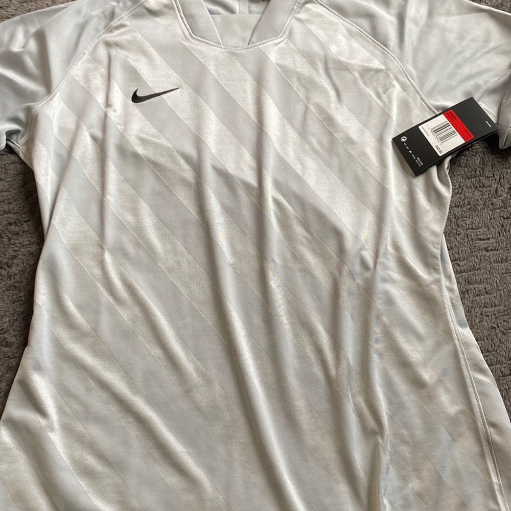 Nike women’s dry, fit jersey size medium brand new with tags